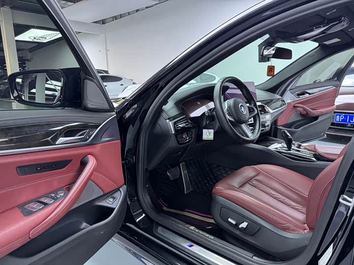 Фото 18 - BMW 5 Series