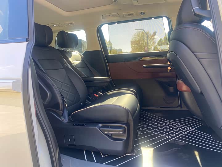 Фото 12 - GAC Trumpchi E8