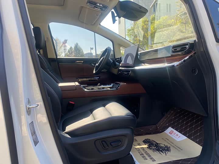 Фото 16 - GAC Trumpchi E8