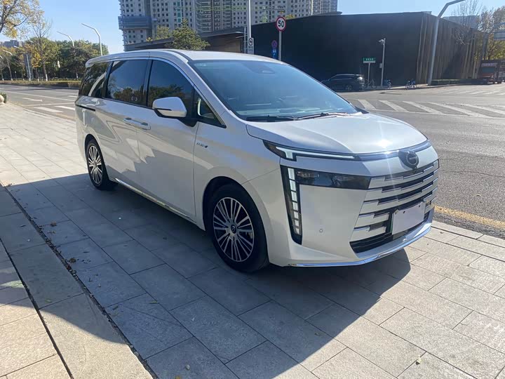 Фото 3 - GAC Trumpchi E8