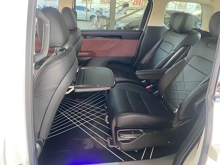 Фото 7 - GAC Trumpchi E8