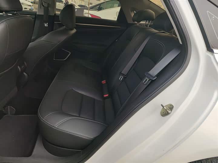 Фото 17 - Geely Emgrand GL