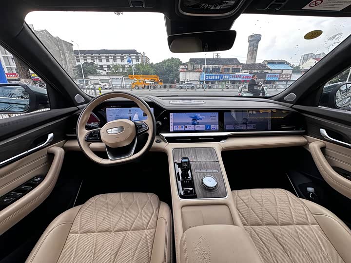 Фото 10 - Geely Monjaro