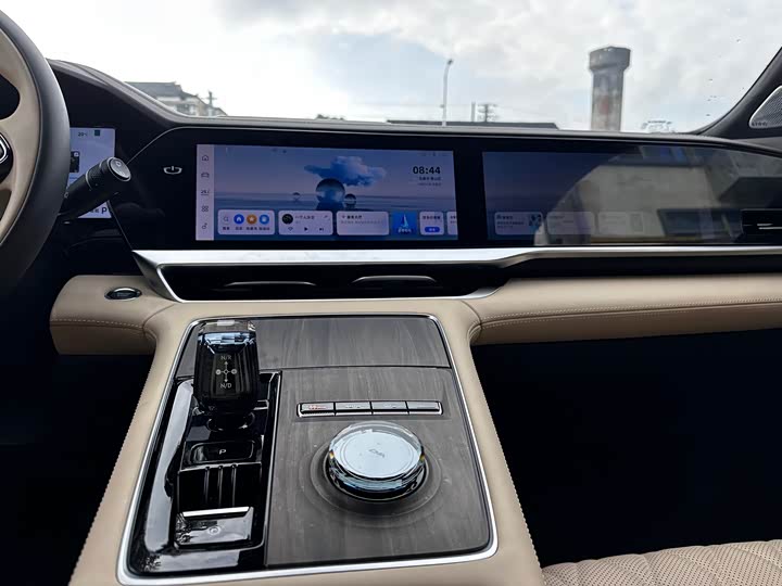 Фото 11 - Geely Monjaro