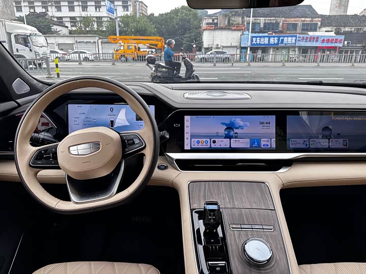 Фото 9 - Geely Monjaro