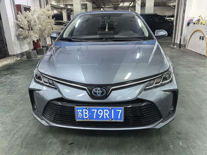 Фото 2 - Toyota Corolla