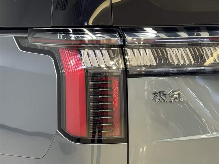 Фото 11 - Zeekr 009