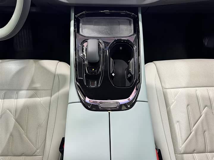 Фото 21 - Zeekr 009