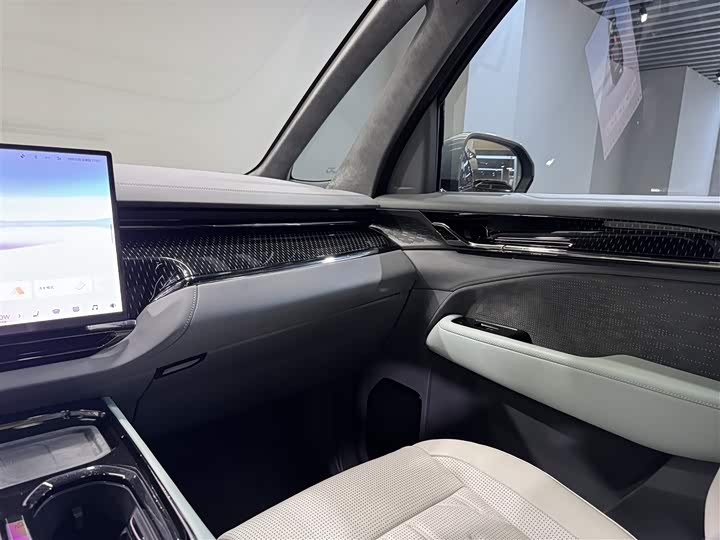 Фото 22 - Zeekr 009