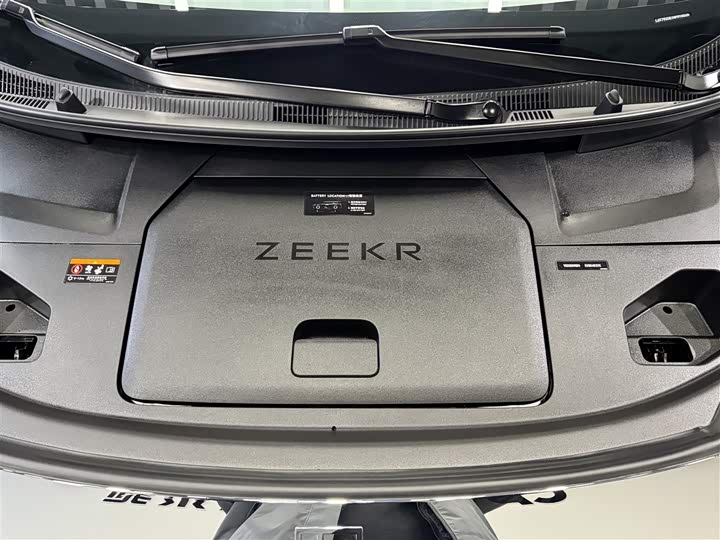 Фото 26 - Zeekr 009