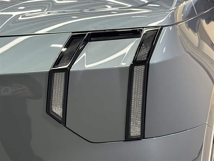 Фото 8 - Zeekr 009