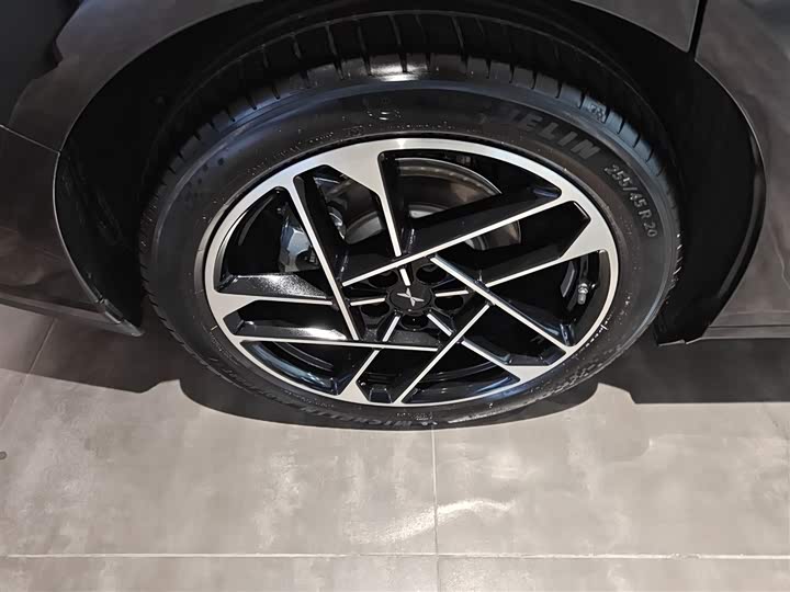 Фото 26 - XPeng F57