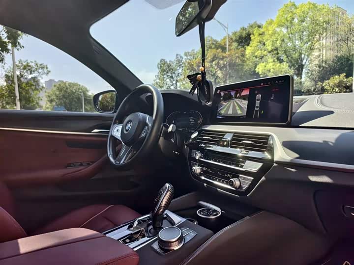 Фото 16 - BMW 5 Series