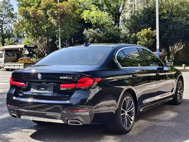 Фото 8 - BMW 5 Series