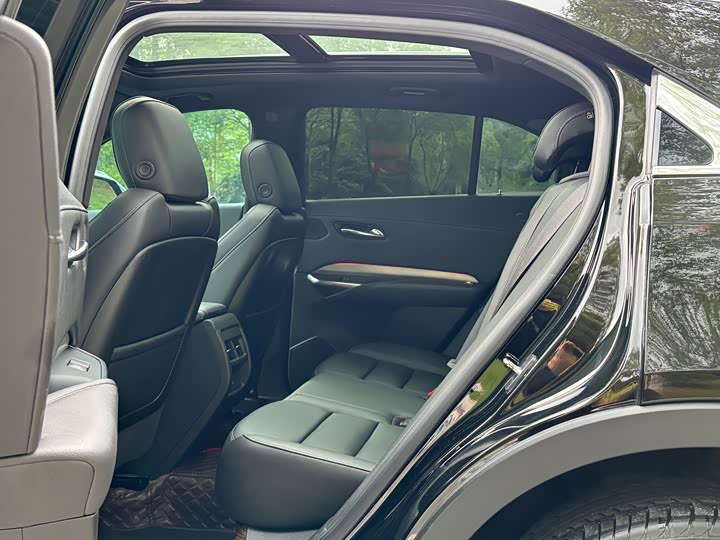 Фото 10 - Cadillac XT4