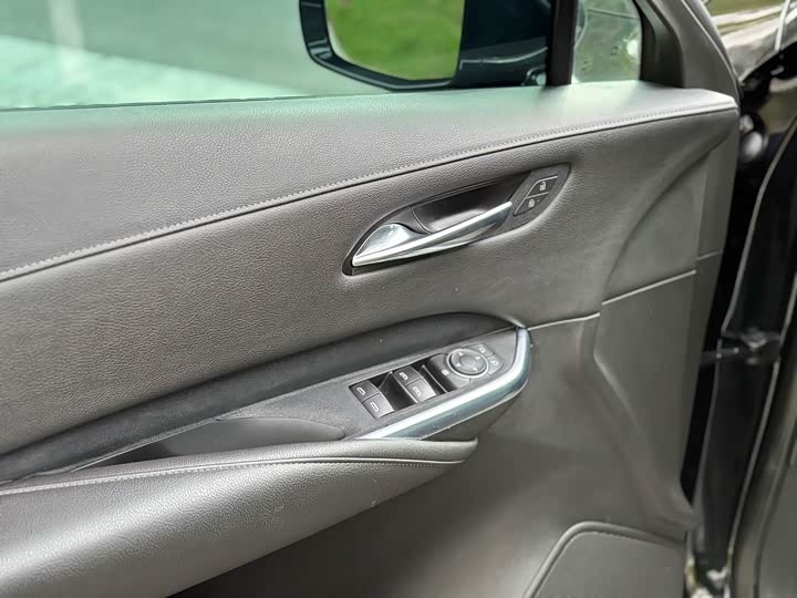 Фото 18 - Cadillac XT4