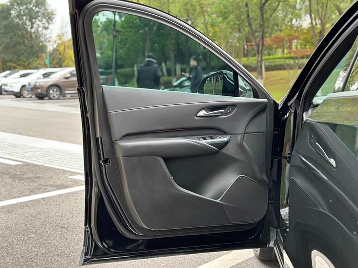 Фото 19 - Cadillac XT4