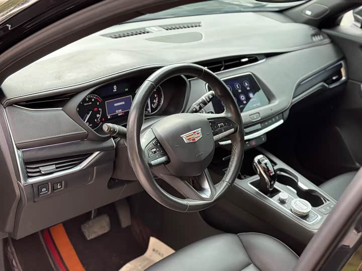 Фото 20 - Cadillac XT4