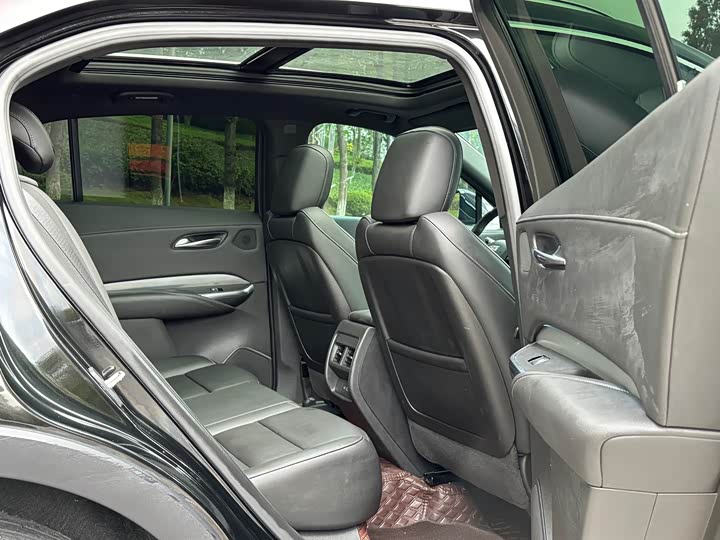 Фото 24 - Cadillac XT4