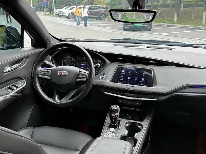 Фото 25 - Cadillac XT4