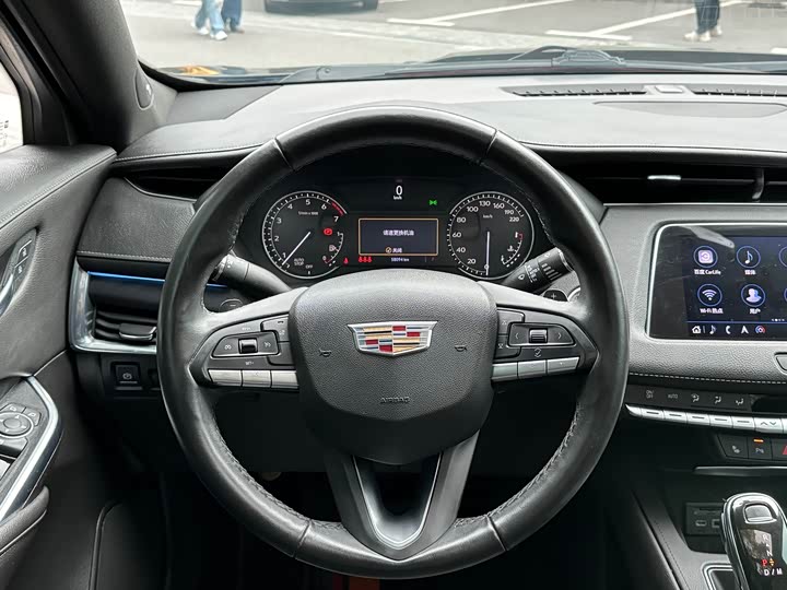 Фото 26 - Cadillac XT4