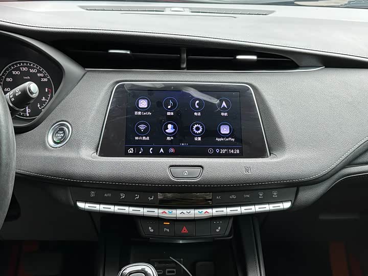 Фото 28 - Cadillac XT4