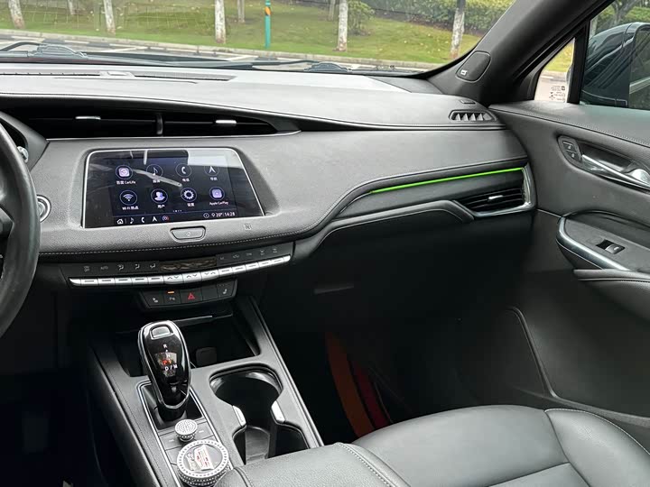 Фото 29 - Cadillac XT4