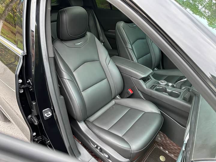 Фото 31 - Cadillac XT4