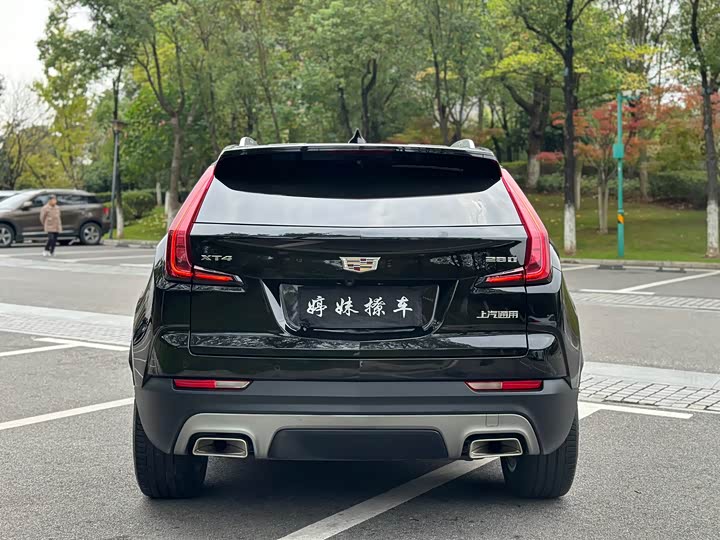 Фото 6 - Cadillac XT4