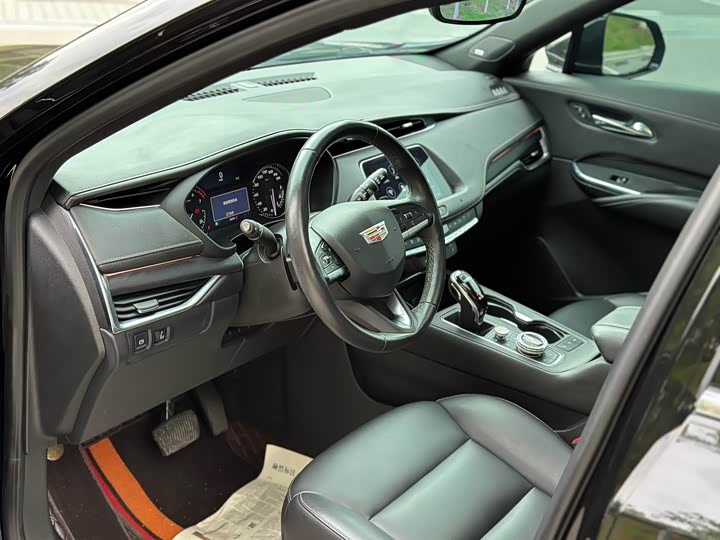 Фото 9 - Cadillac XT4