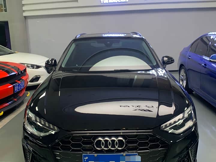 Фото 1 - Audi A4