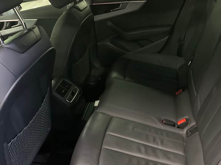 Фото 3 - Audi A4