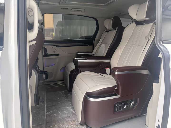 Фото 8 - Buick GL8 ES