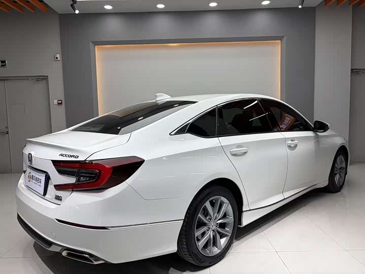 Фото 4 - Honda Accord