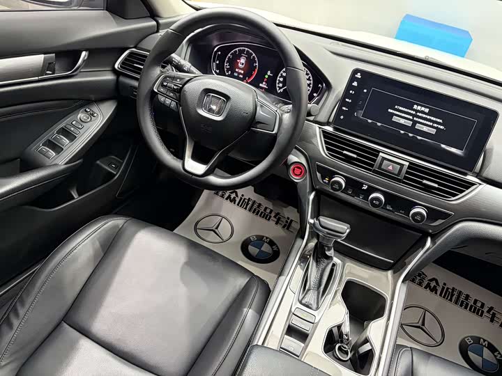 Фото 8 - Honda Accord