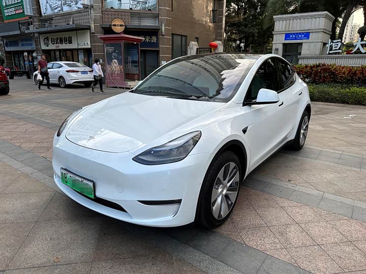 Фото 1 - Tesla Model Y