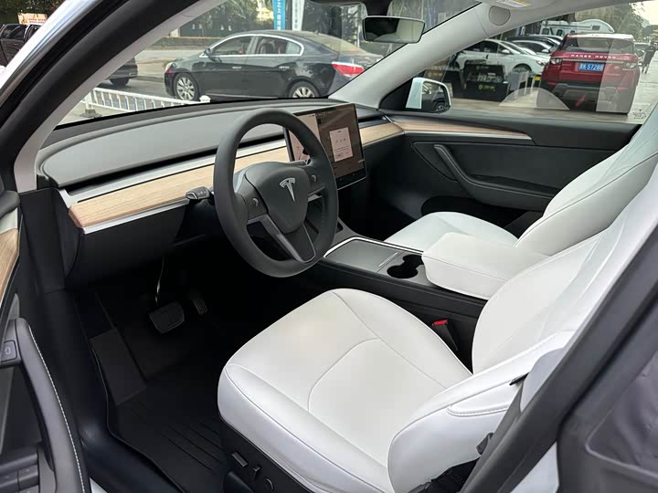 Фото 11 - Tesla Model Y