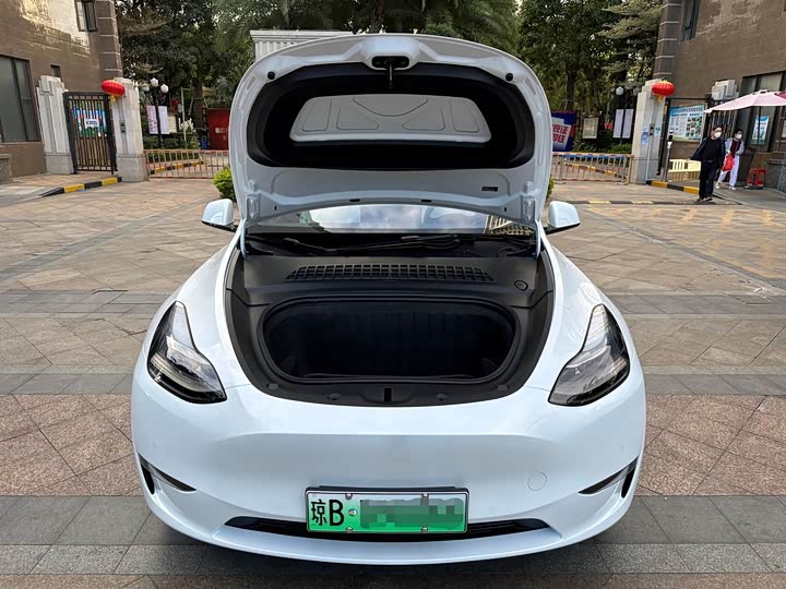 Фото 17 - Tesla Model Y