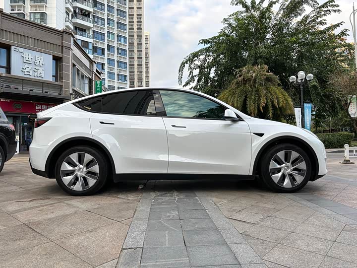 Фото 6 - Tesla Model Y