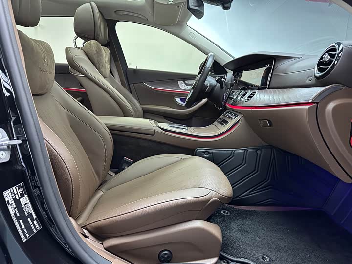 Фото 11 - Mercedes-Benz E-Class