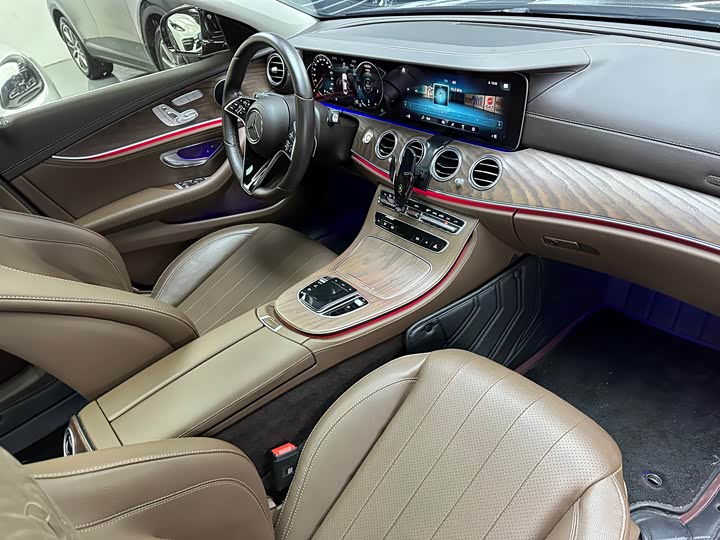 Фото 12 - Mercedes-Benz E-Class