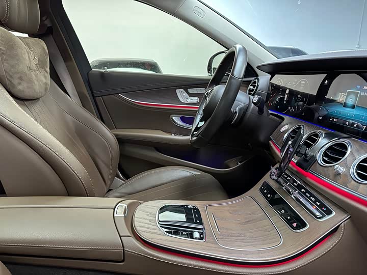 Фото 13 - Mercedes-Benz E-Class