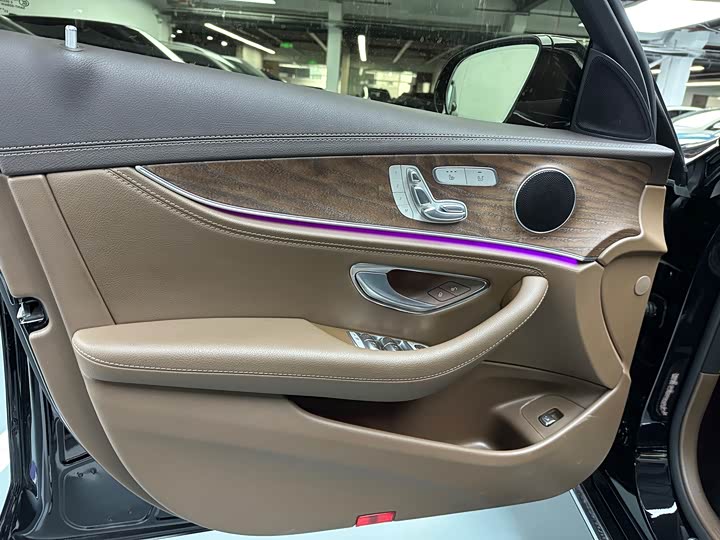 Фото 16 - Mercedes-Benz E-Class