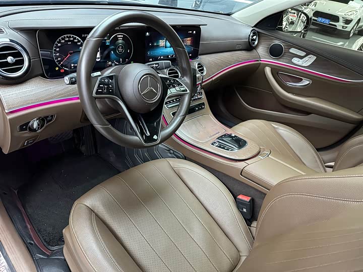 Фото 17 - Mercedes-Benz E-Class