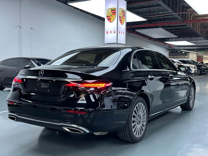 Фото 18 - Mercedes-Benz E-Class