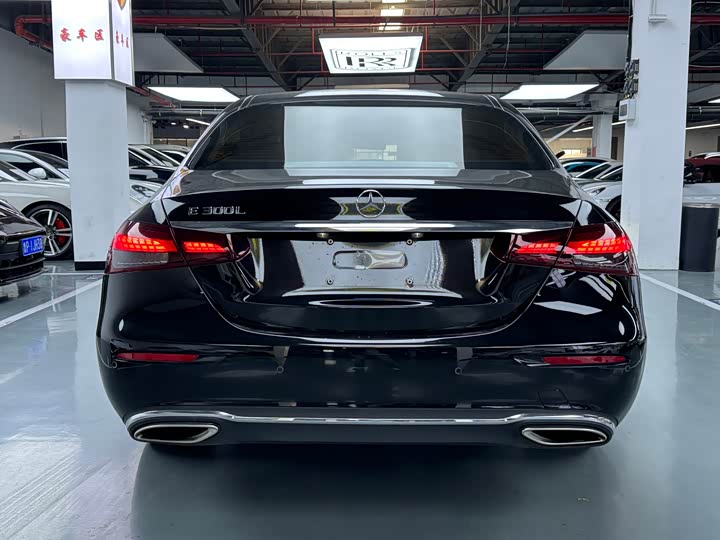 Фото 19 - Mercedes-Benz E-Class