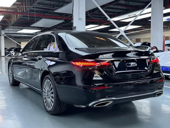 Фото 20 - Mercedes-Benz E-Class