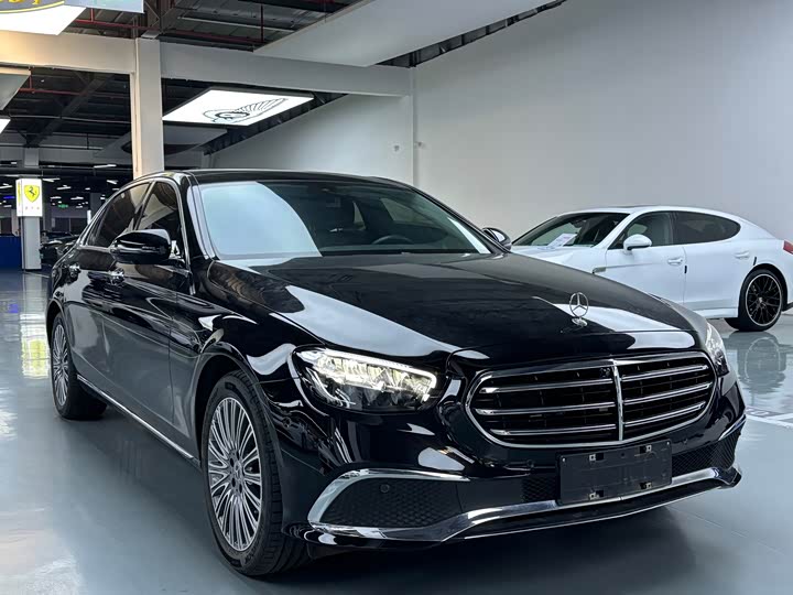 Фото 3 - Mercedes-Benz E-Class