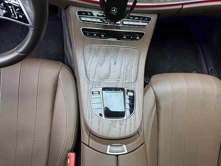 Фото 6 - Mercedes-Benz E-Class