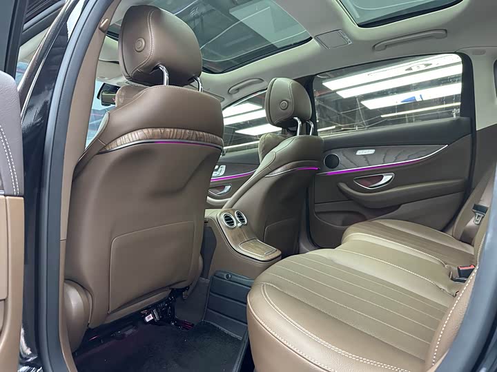 Фото 8 - Mercedes-Benz E-Class